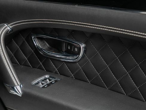 Used 2017 Bentley Bentayga AWD/4WD image 30