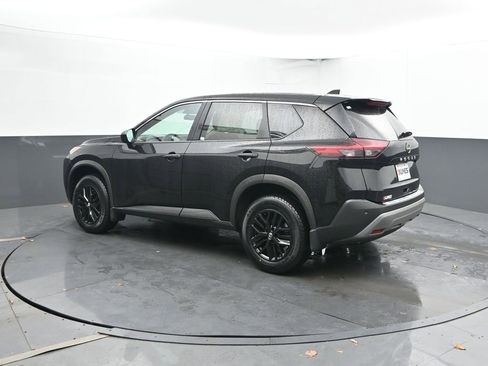 Used 2023 Nissan Rogue S image 9