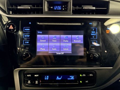 Used 2018 Toyota Corolla SE image 18