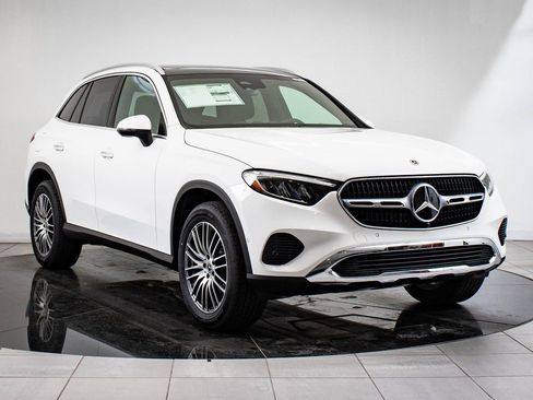 Used 2025 Mercedes-Benz GLC 300 4MATIC image 12