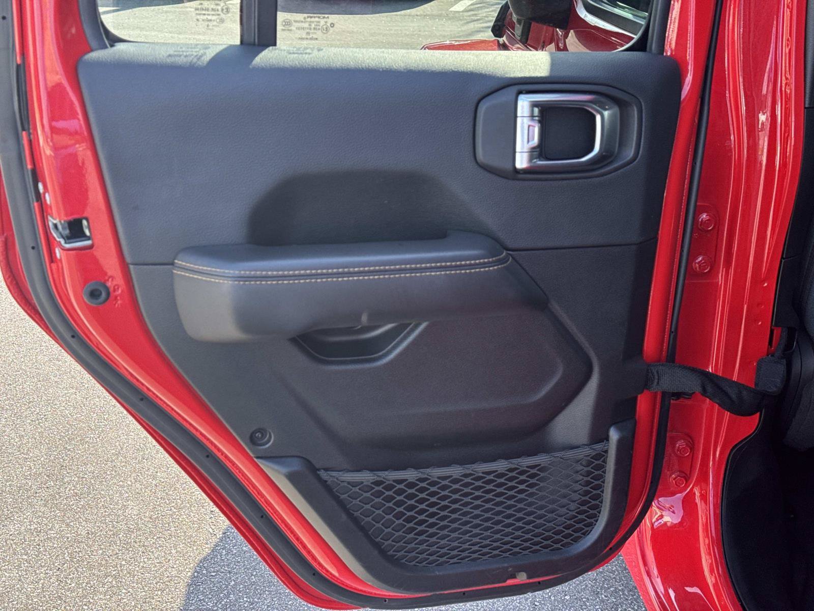 Used 2025 Jeep Wrangler Unlimited Sahara w/ Safety Group AWD/4WD image 15