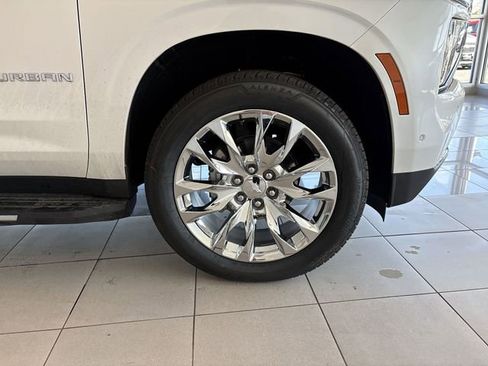 New 2025 Chevrolet Suburban Premier image 14