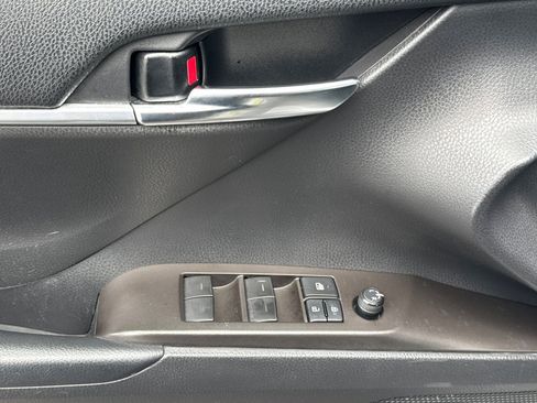 Used 2022 Toyota Camry SE FWD image 14