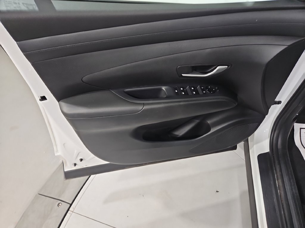 Certified 2025 Hyundai Tucson SEL AWD/4WD image 12