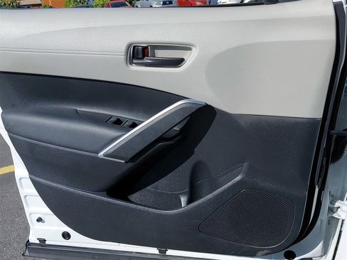 Used 2022 Toyota Corolla Cross L image 26