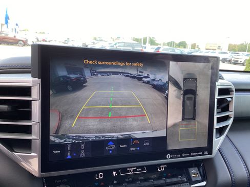 Used 2023 Toyota Sequoia Platinum AWD/4WD image 20