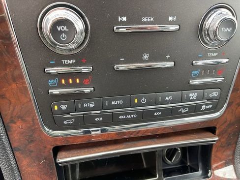 Used 2017 Lincoln Navigator Select image 19