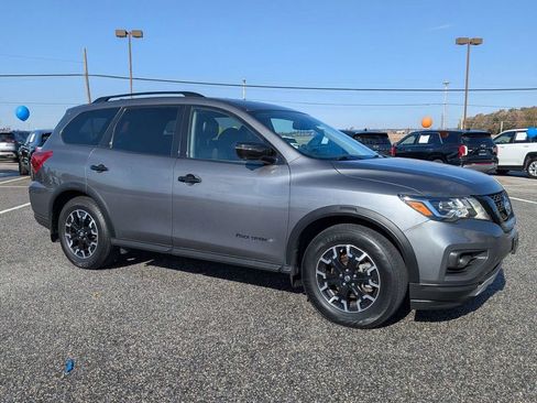 Used 2019 Nissan Pathfinder SL image 3