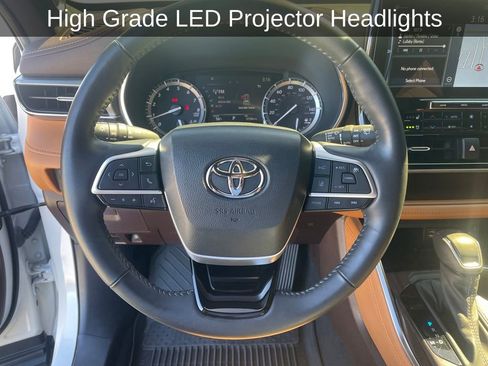 Used 2022 Toyota Highlander Platinum image 16