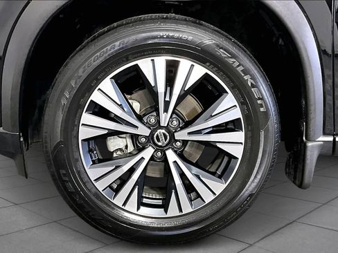 Used 2021 Nissan Rogue SV image 11