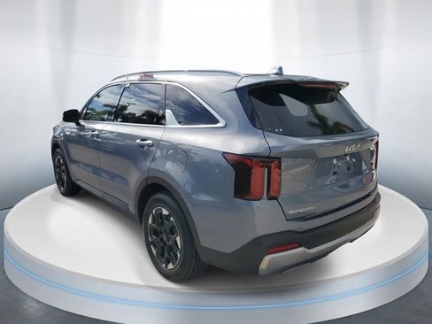 Used 2024 Kia Sorento S w/ Panoramic Sunroof Package image 3