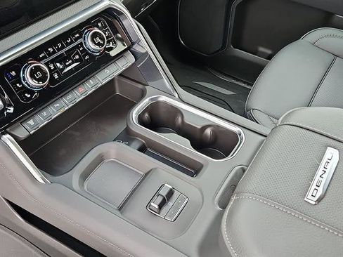 New 2025 GMC Sierra 2500 Denali w/ Denali Reserve Package image 24