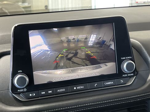 Used 2025 Nissan Rogue SV image 25