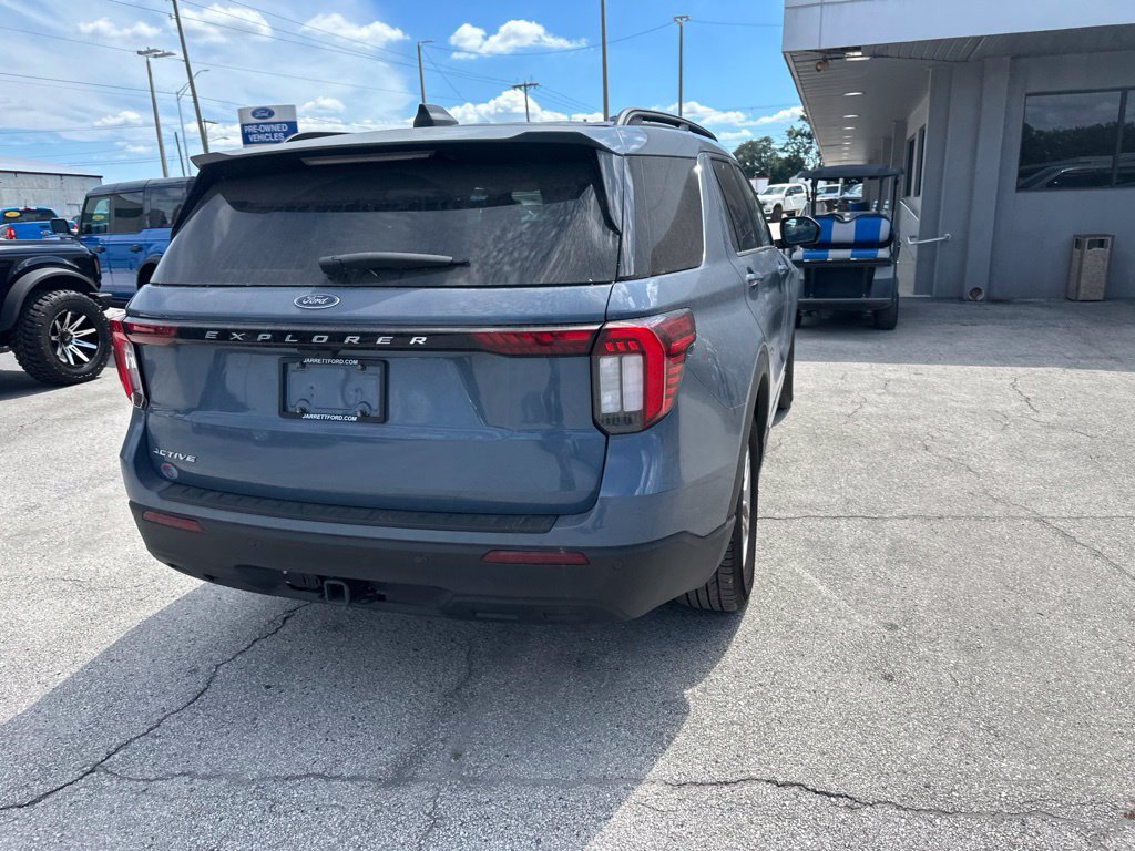 Used 2025 Ford Explorer Active RWD image 16