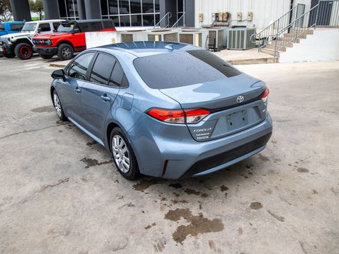 Used 2022 Toyota Corolla LE image 9