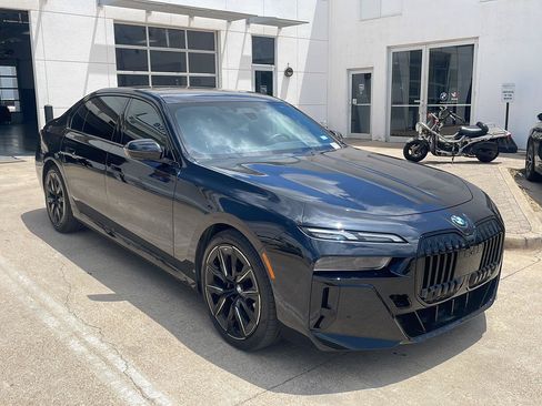 Used 2024 BMW 760i xDrive AWD/4WD image 3