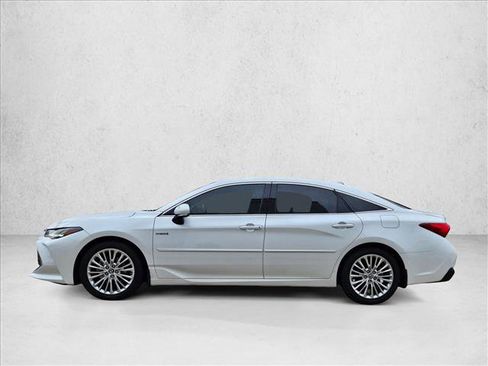 Used 2019 Toyota Avalon Limited image 9