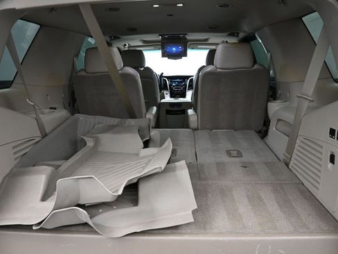 Used 2020 Cadillac Escalade Luxury w/ Escalade Sport Edition image 23