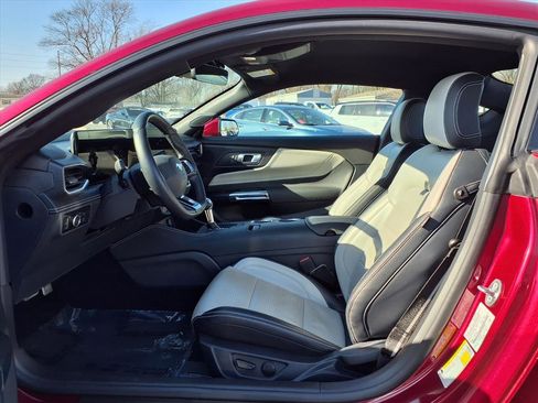 Used 2025 Ford Mustang Premium image 18