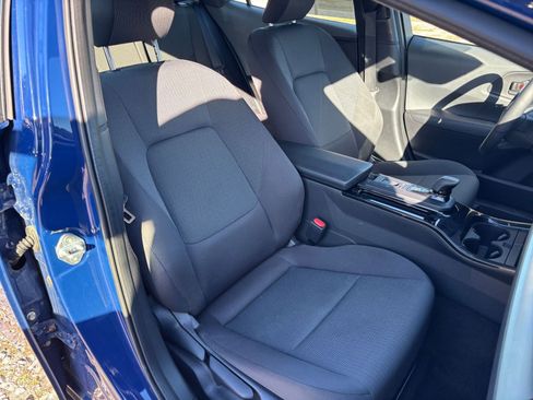 Used 2025 Toyota Prius LE image 37
