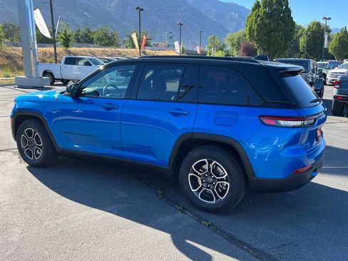 Used 2022 Jeep Grand Cherokee Trailhawk w/ Advanced Protech Group II AWD/4WD image 12