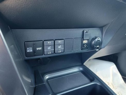 Used 2018 Toyota RAV4 SE AWD/4WD image 21