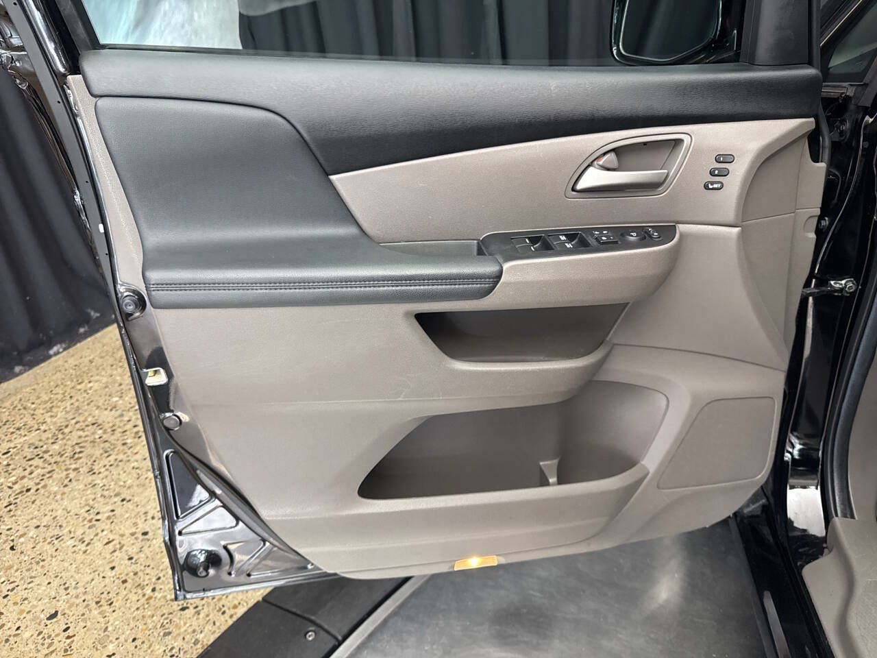 Used 2013 Honda Odyssey Touring Elite image 10