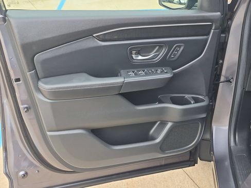 Used 2024 Honda Pilot Elite image 12