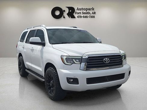 Used 2018 Toyota Sequoia SR5 image 1