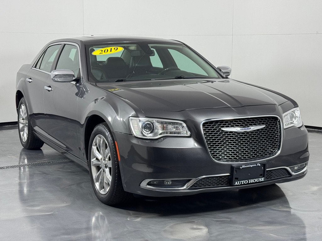 Used 2019 Chrysler 300 Limited AWD/4WD image 25