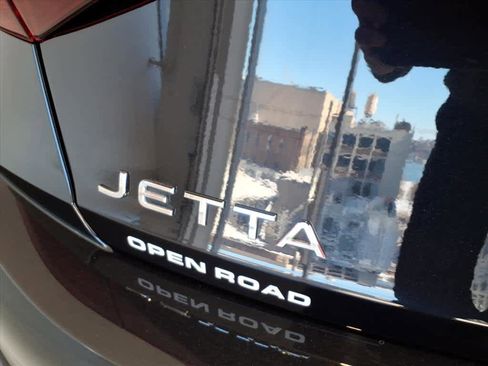 Used 2024 Volkswagen Jetta Sport image 18