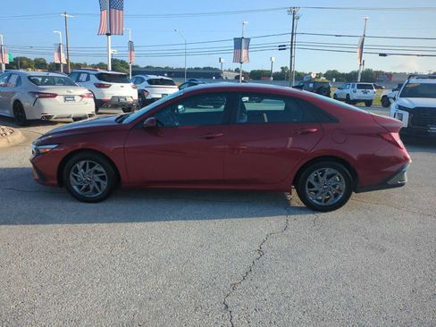 Used 2024 Hyundai Elantra SEL FWD image 5