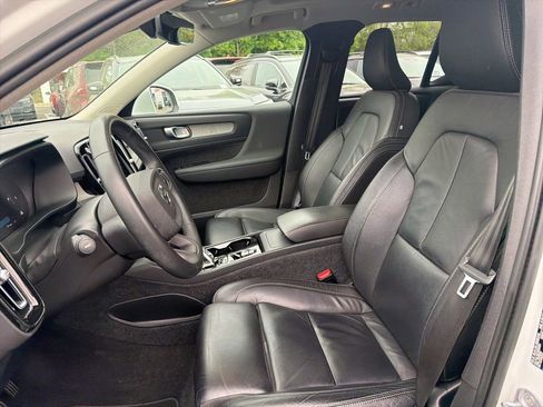 Used 2023 Volvo XC40 B5 Plus AWD/4WD image 21