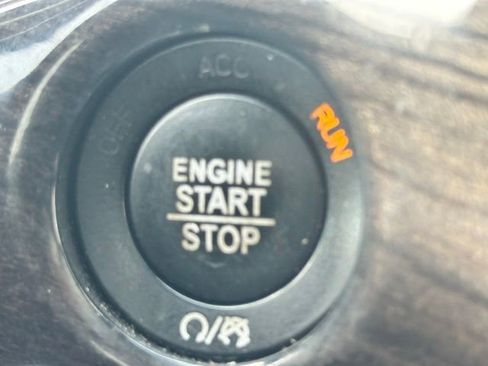 Used 2017 Jeep Grand Cherokee Overland AWD/4WD image 12