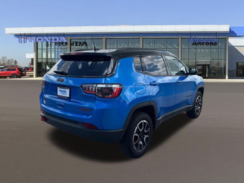 Used 2026 Jeep Compass Trailhawk AWD/4WD image 4