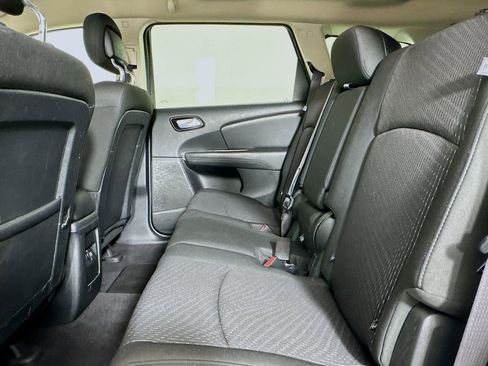 Used 2017 Dodge Journey SXT w/ Comfort/Convenience Group AWD/4WD image 9