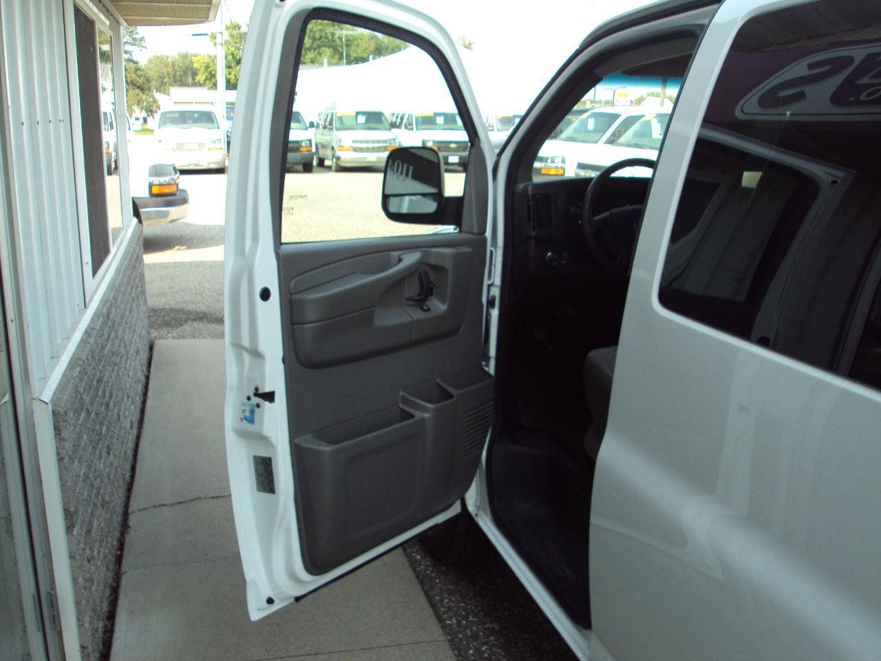 Used 2013 Chevrolet Express 1500 LT w/ LT Preferred Equipment Group AWD/4WD image 15
