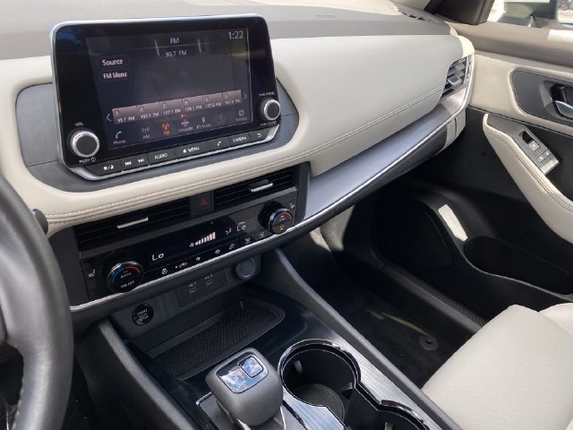 Used 2024 Nissan Rogue SV w/ SV Premium Package AWD/4WD image 17