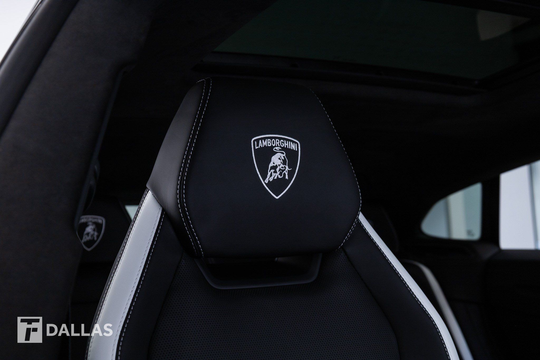 Used 2026 Lamborghini Urus SE AWD/4WD image 45
