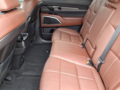 Used 2024 Kia Telluride EX image 11