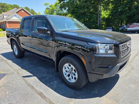 Used 2024 Nissan Frontier SV w/ Technology Package RWD image 3