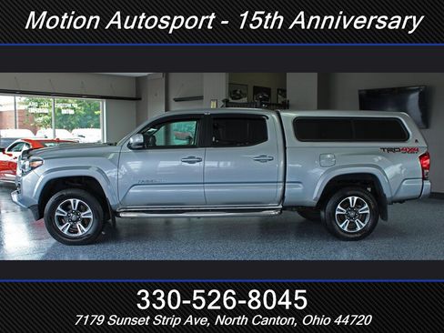 Used 2017 Toyota Tacoma SR5 AWD/4WD image 5