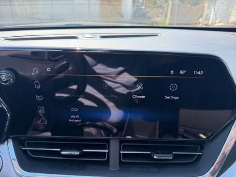 Used 2025 Chevrolet Trax LT FWD image 20