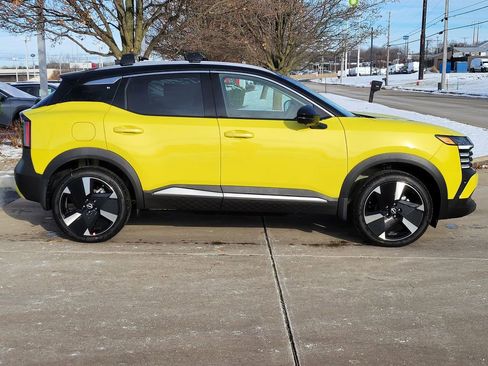 New 2025 Nissan Kicks SR w/ SR Premium Package image 2