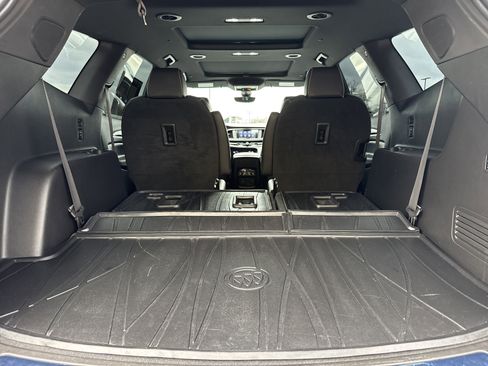 Used 2022 Buick Enclave Avenir w/ Avenir Technology Package image 34