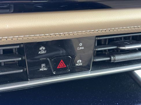 Used 2024 Volkswagen Atlas Cross Sport SE image 7