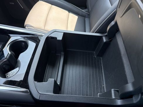 Used 2025 Chevrolet Tahoe Premier AWD/4WD image 28