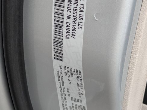 Used 2024 Chrysler Pacifica Touring-L FWD image 36