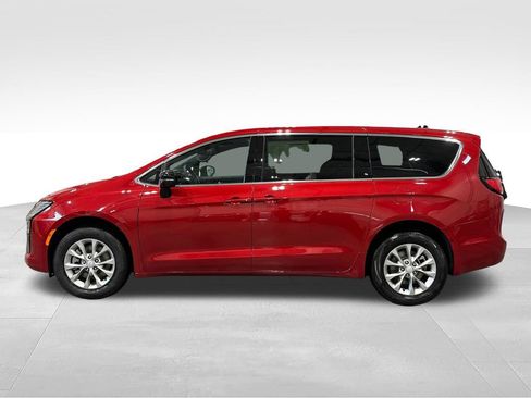 New 2027 Chrysler Pacifica Select AWD/4WD image 4