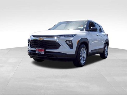Used 2025 Chevrolet TrailBlazer LS w/ LS Convenience Package FWD image 8